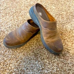 Woman’s Ariat leather clog shoe size 7.5